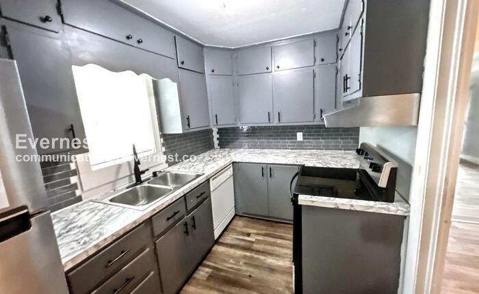 913 Meadowbrook Drive - Photo 2 of 16