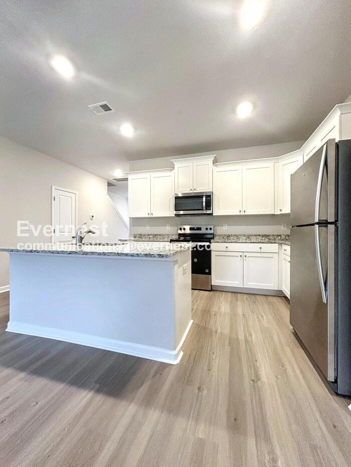 2104 Willow Glen Dr - Photo 2 of 18