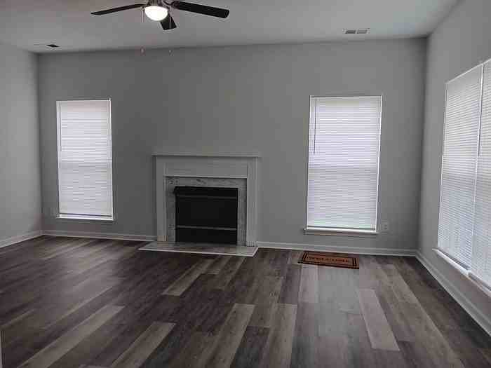 2540 Governors Point Court Northeast - Photo 3 of 17