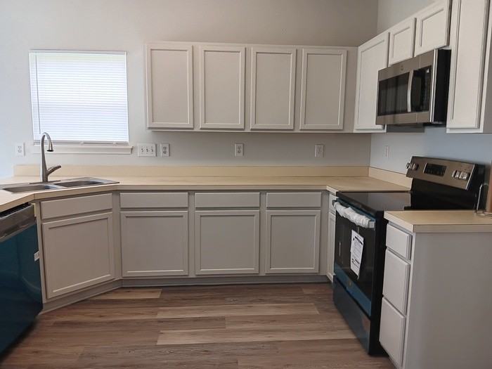 2540 Governors Point Court Northeast - Photo 5 of 17