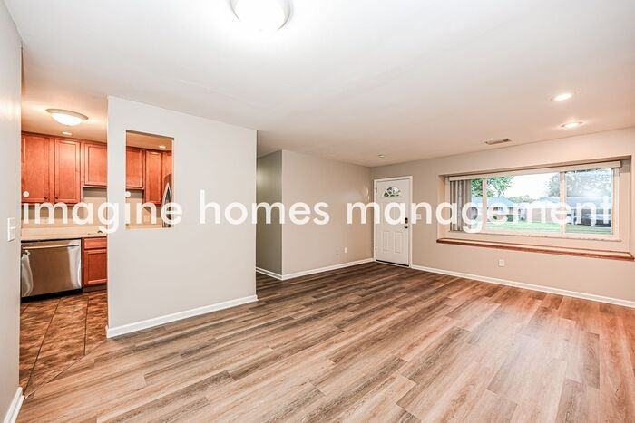 243 Balsam Court - Photo 7 of 18