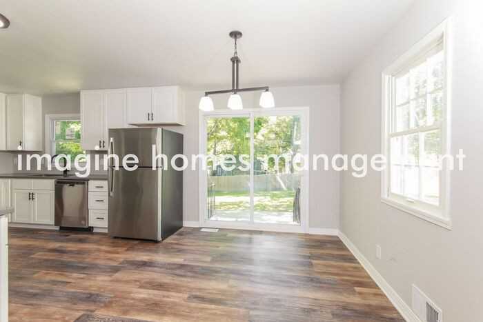 606 E 110th Ter - Photo 4 of 17