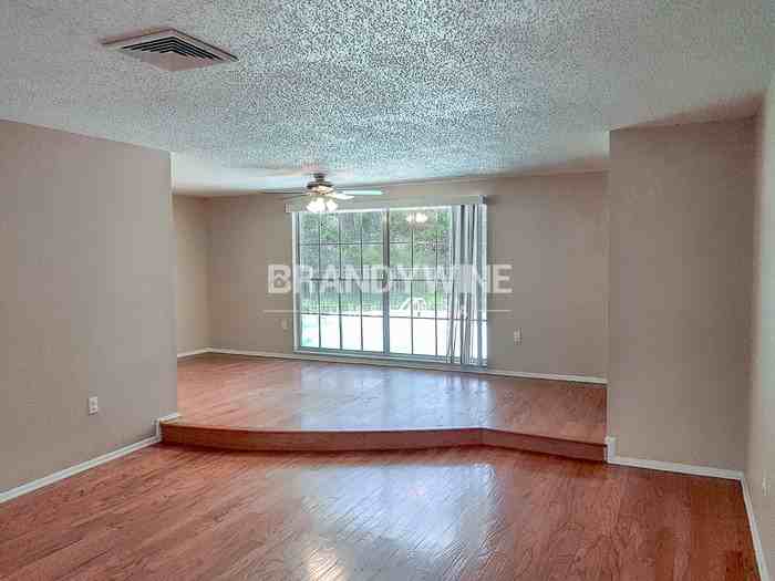 7755 Tanglewood Dr - Photo 6 of 31