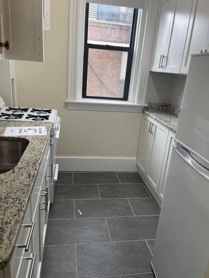 1156 Commonwealth Ave - Photo 3 of 7