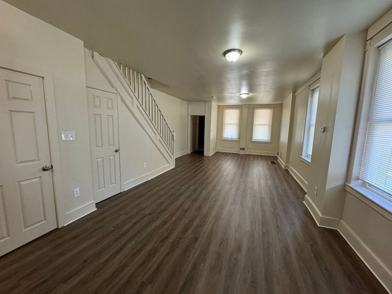 1001 W 7th St - Photo 2 of 15