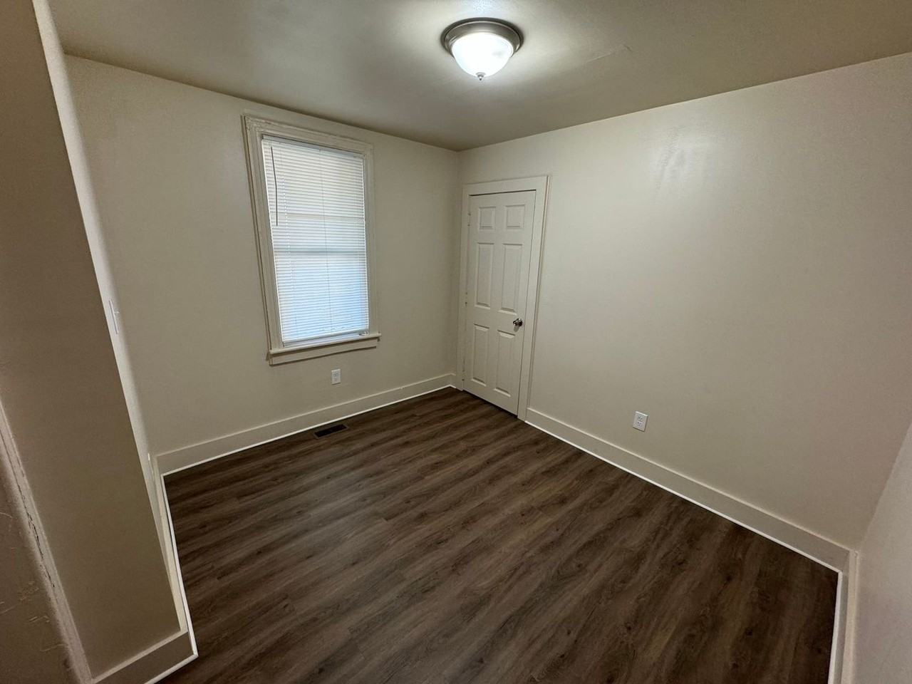 1001 W 7th St - Photo 5 of 15