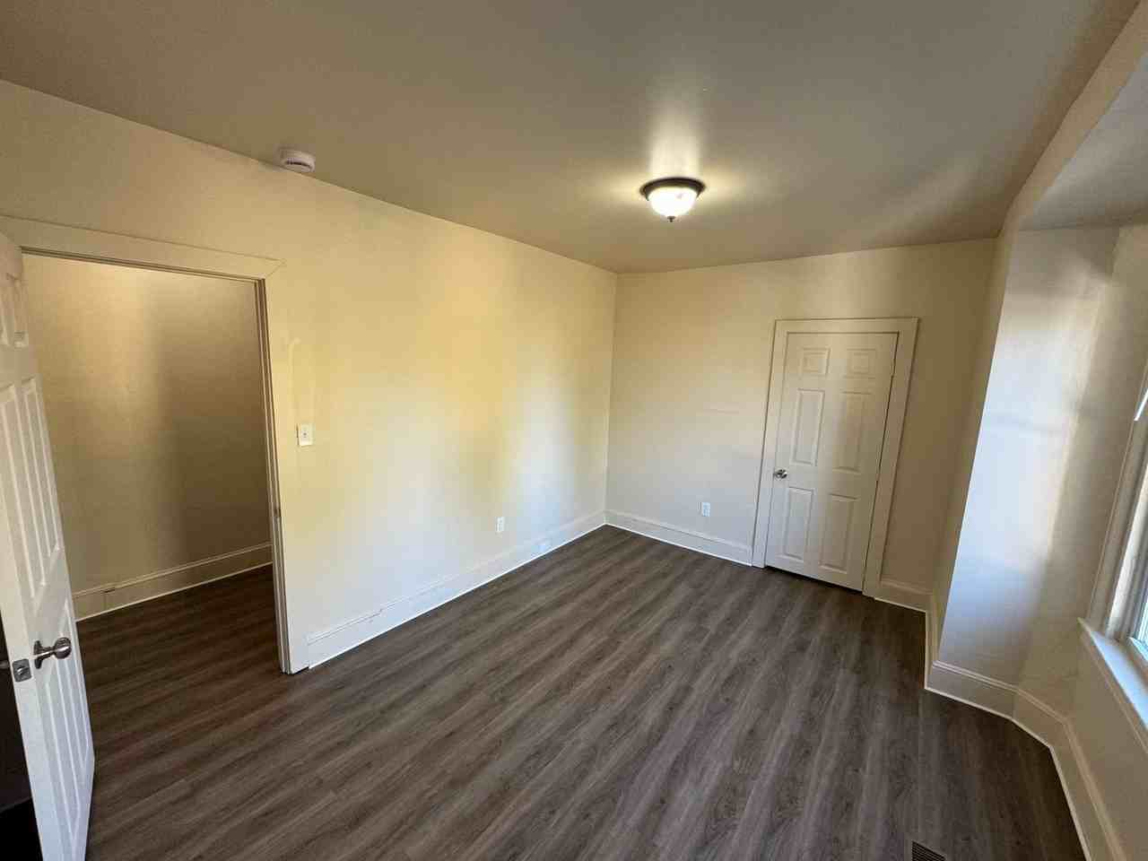 1001 W 7th St - Photo 6 of 15