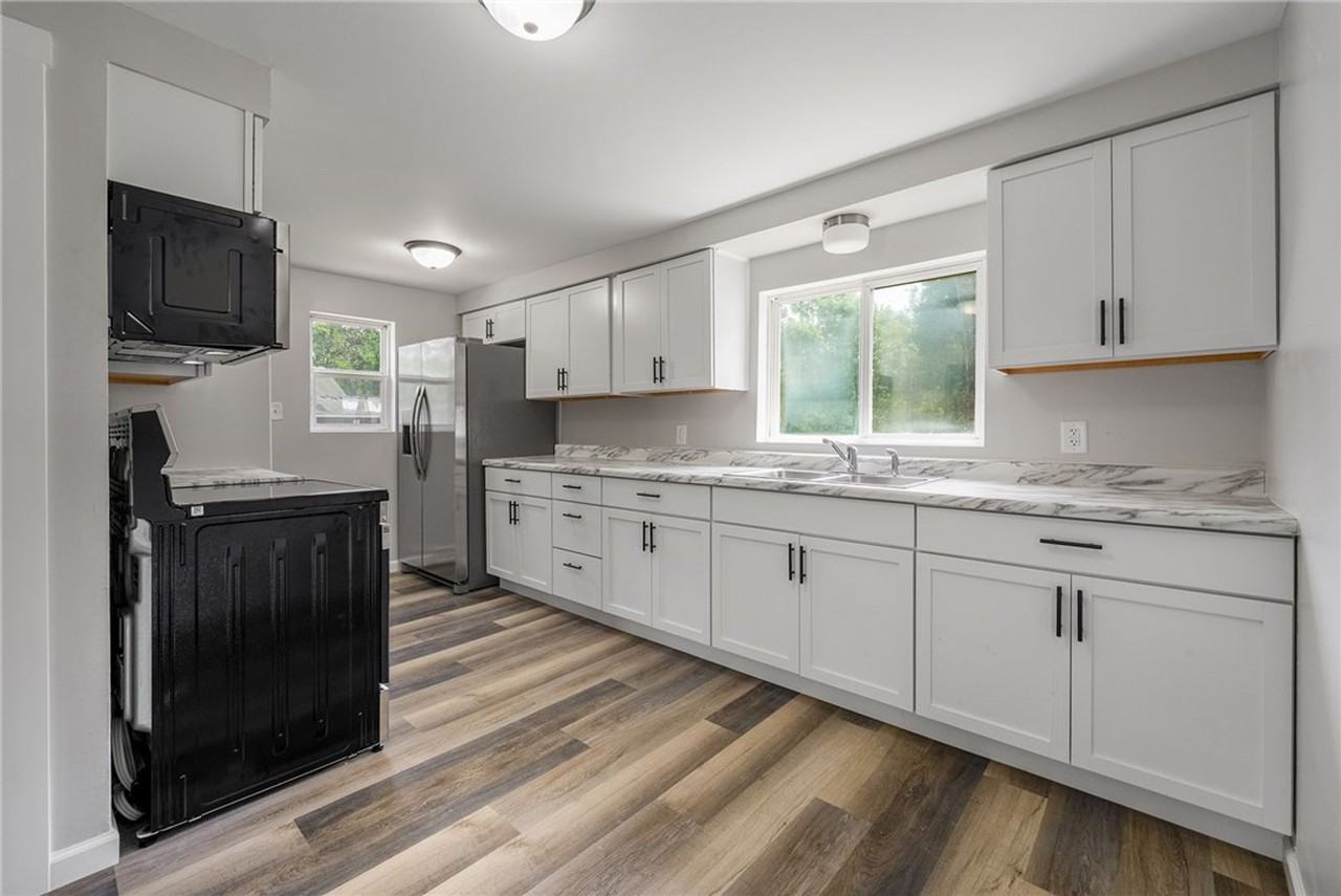 1410 Lake Ave W - Photo 2 of 17