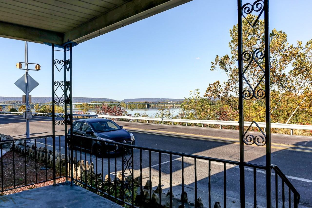 302 South Front Street - Photo 2 of 8