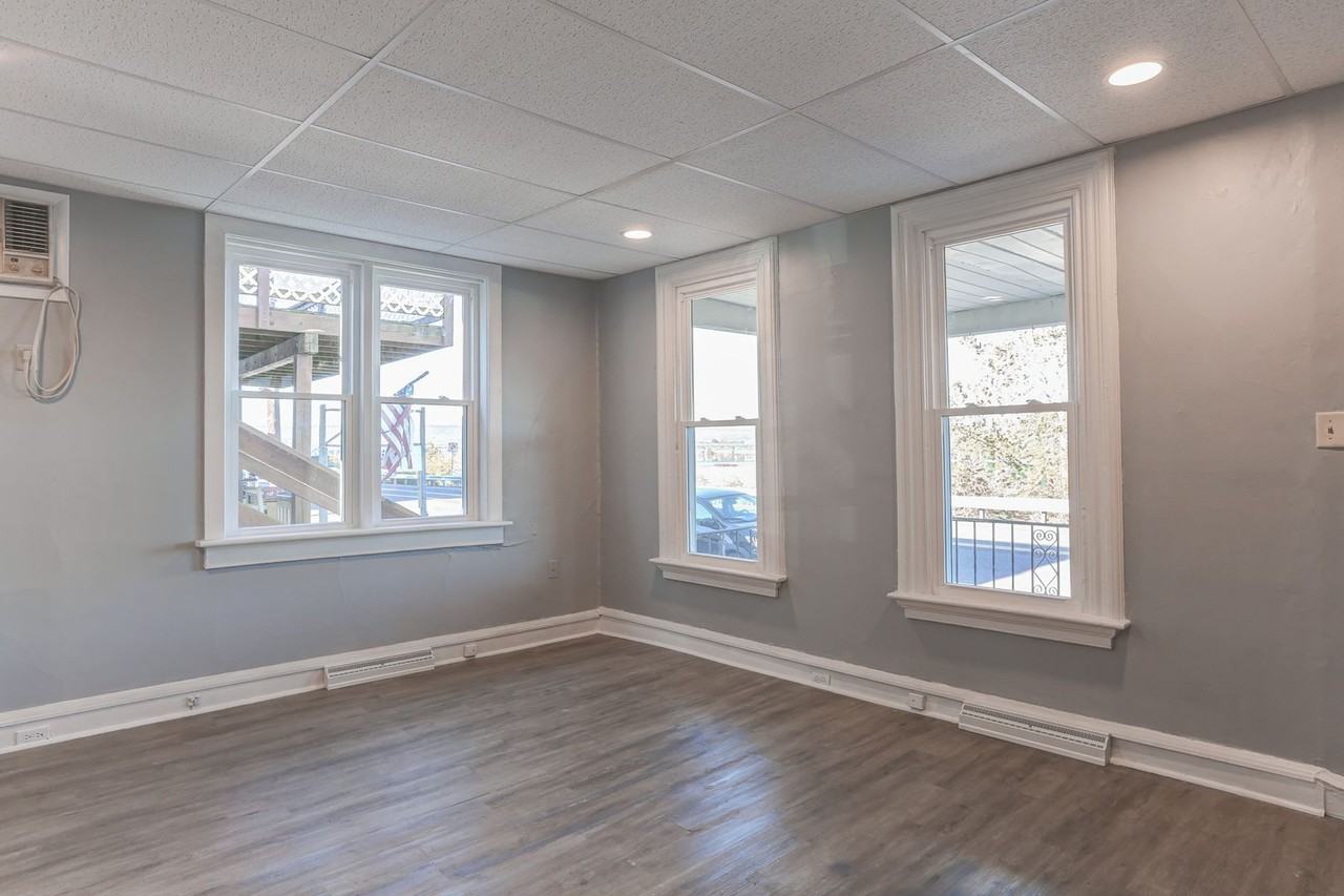 302 South Front Street - Photo 3 of 8