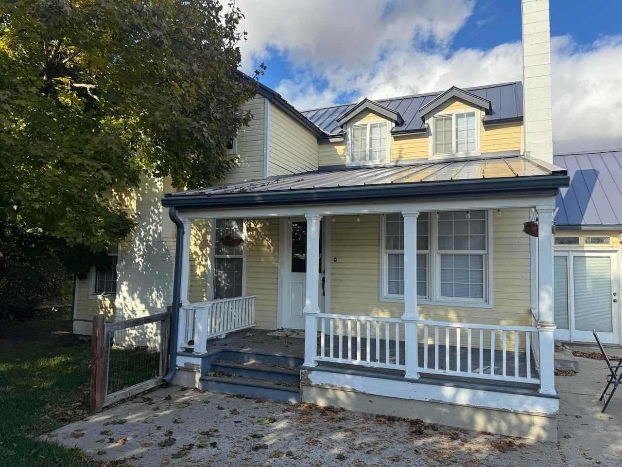 709 E Remington Dr - Photo 2 of 24