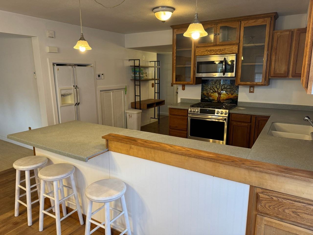 709 E Remington Dr - Photo 3 of 24