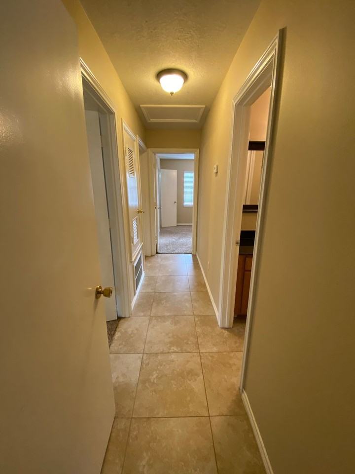 1902 Holleman Dr W - Photo 7 of 18