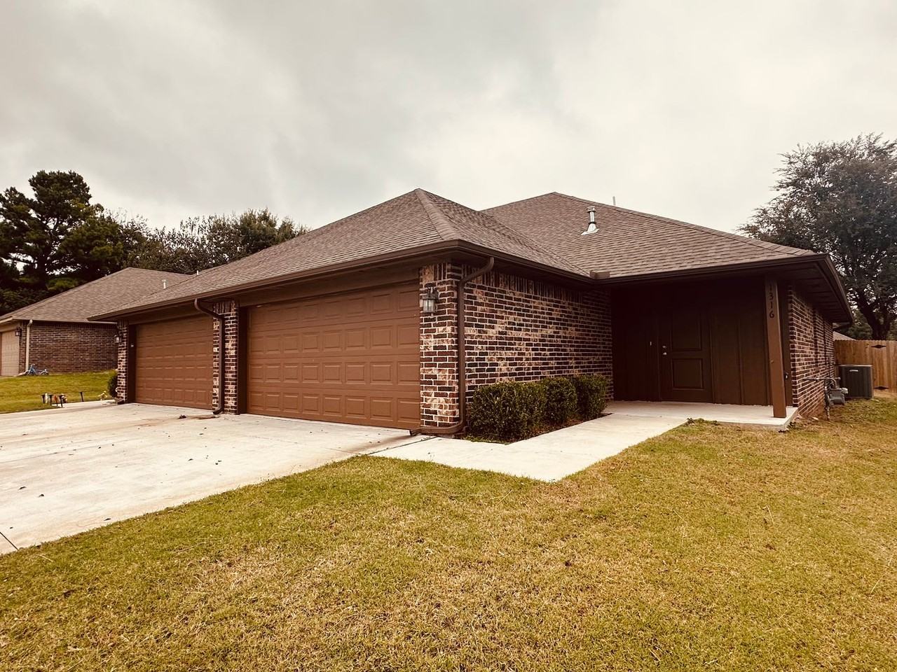 1316 East Cavanaugh Street - Photo 2 of 35