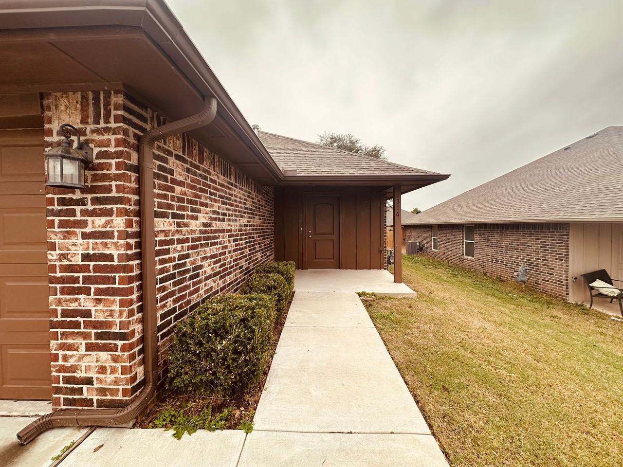 1316 East Cavanaugh Street - Photo 3 of 35