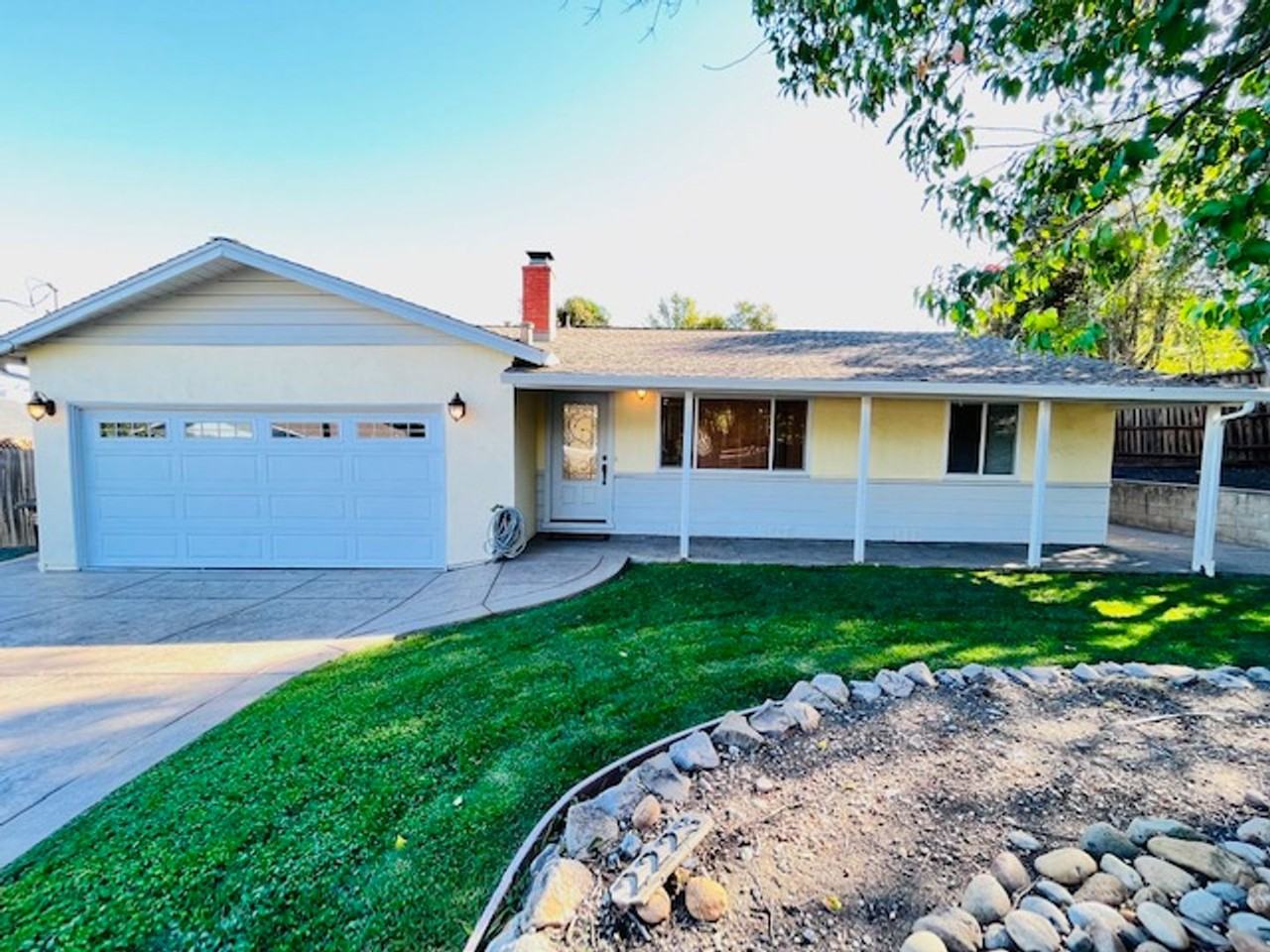 2223 Hillside Ct - Photo 2 of 39