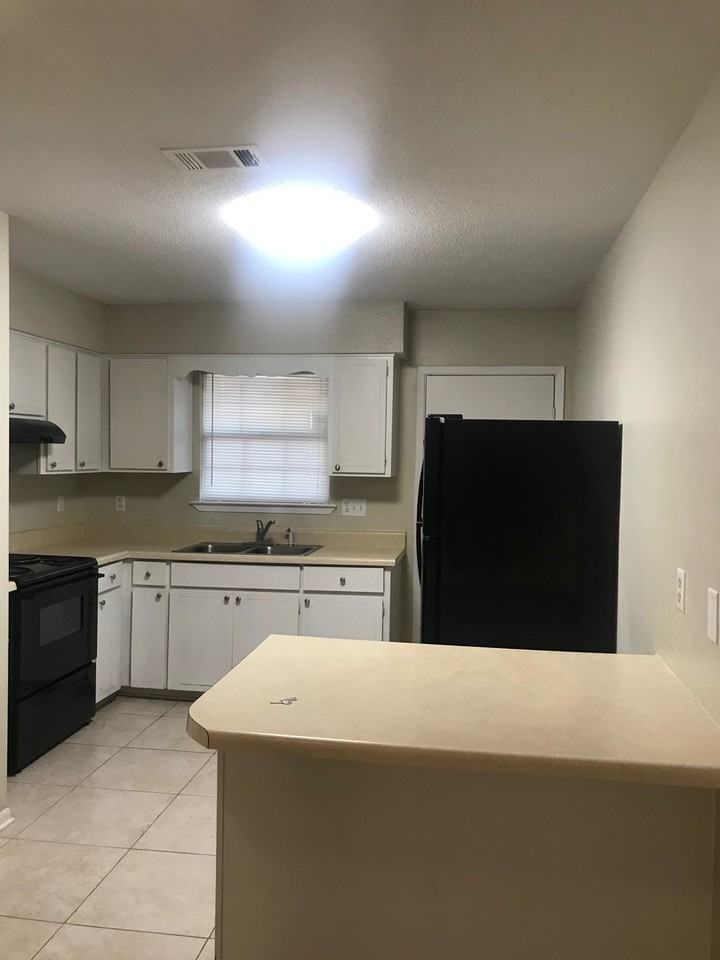 161 Benjamin St - Photo 6 of 13