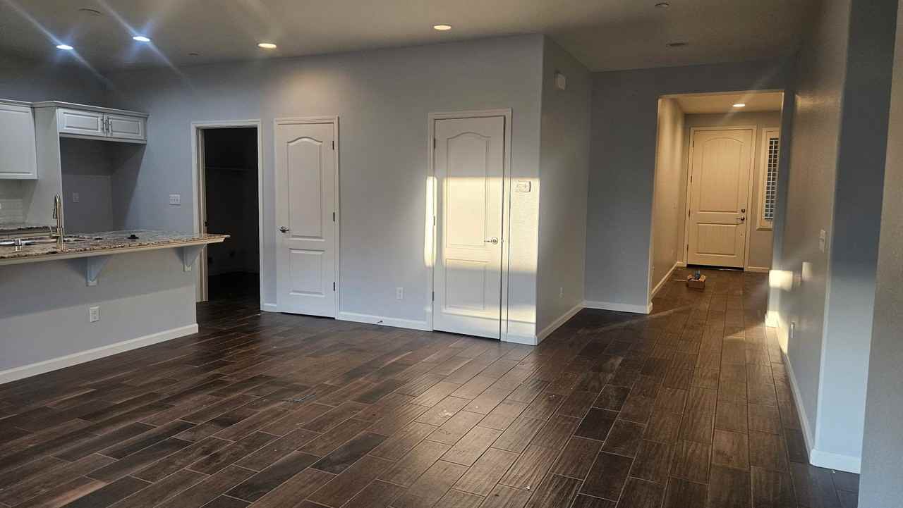 3351 Cordova Avenue - Photo 3 of 35