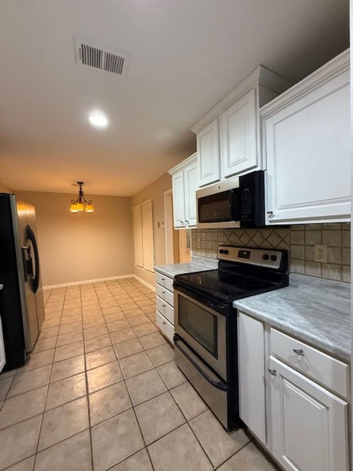 8367 Chippingham Drive - Photo 3 of 20