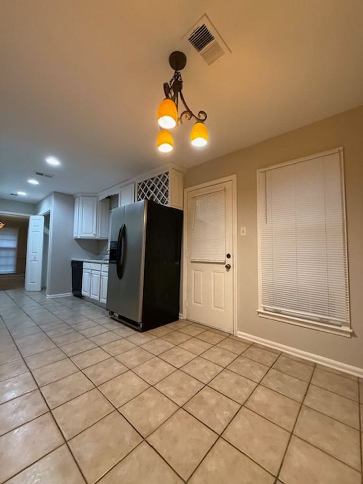 8367 Chippingham Drive - Photo 4 of 20