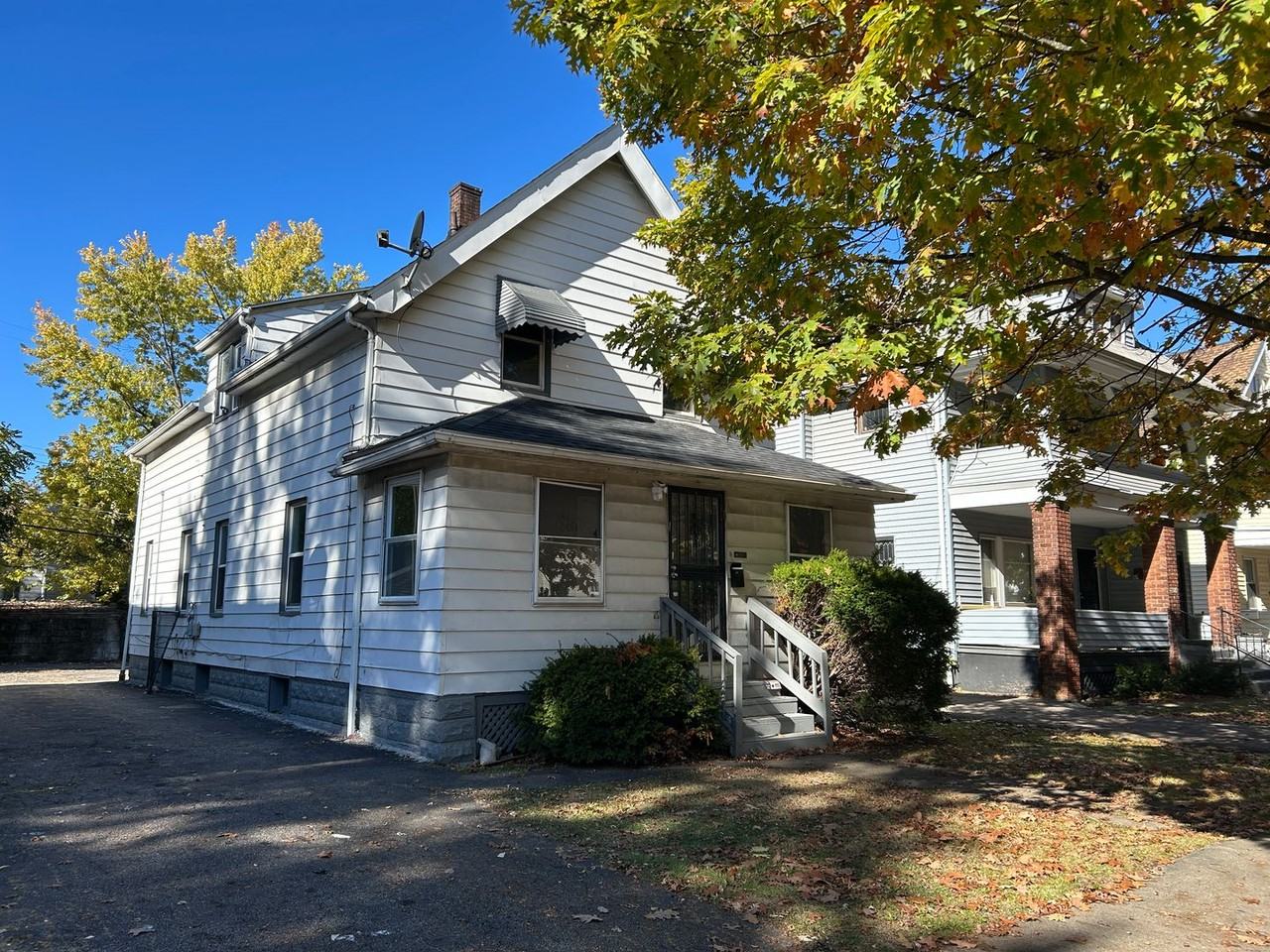 2818 E 119th St - Photo 5 of 50