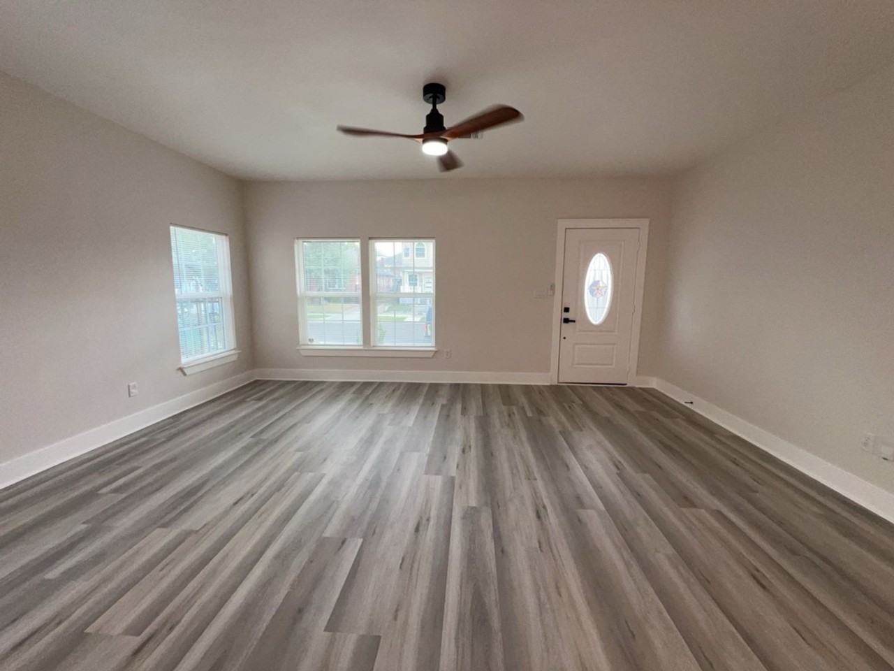 224 Everton St - Photo 4 of 26