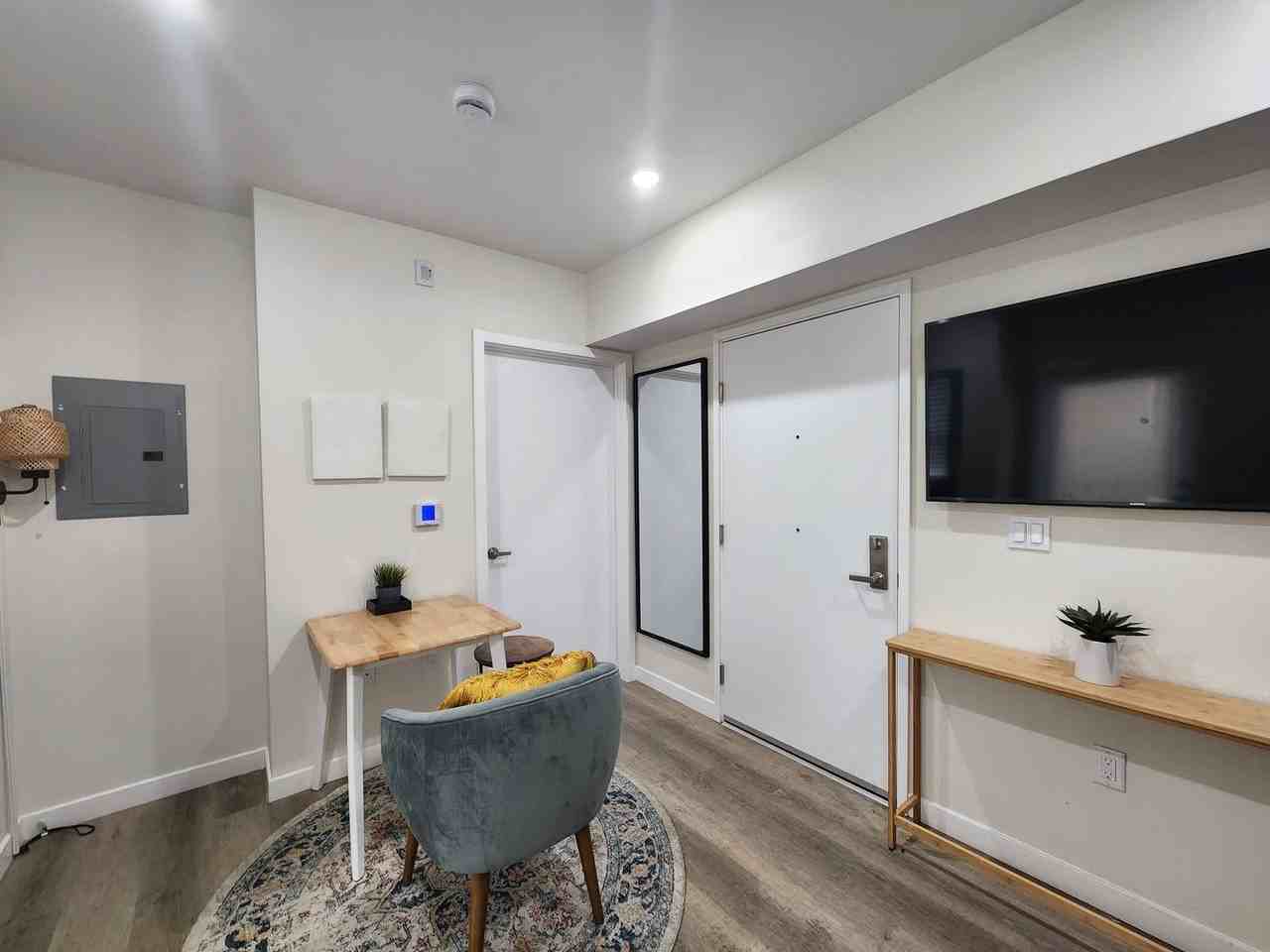 228 N Soto St - Photo 6 of 18