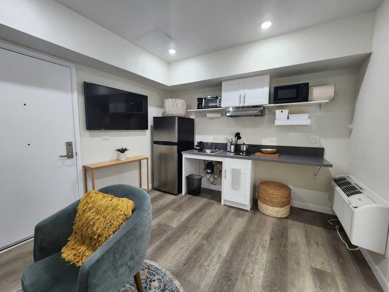 228 N Soto St - Photo 7 of 18