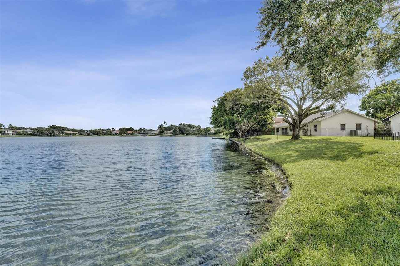 10225 Sw 20th St - Photo 2 of 45