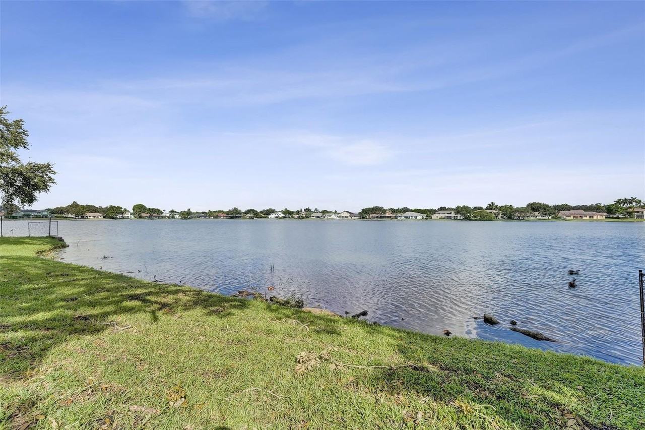 10225 Sw 20th St - Photo 3 of 45