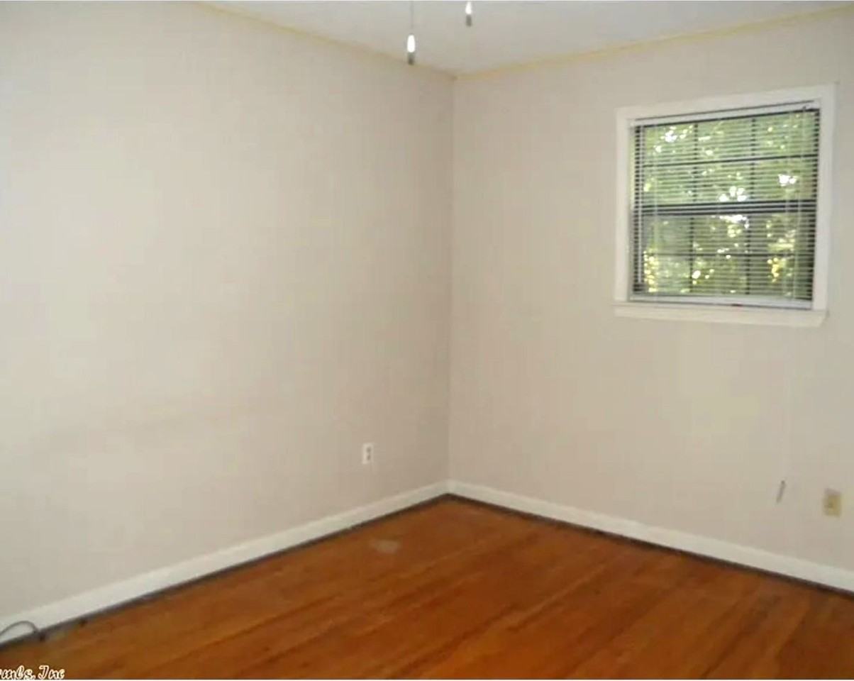 106 Chrisp Ave - Photo 3 of 3