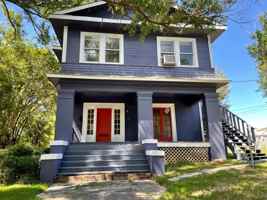 featured image of 820 College St