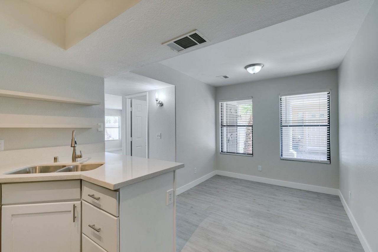 2300 Chapman Hill Dr - Photo 2 of 41