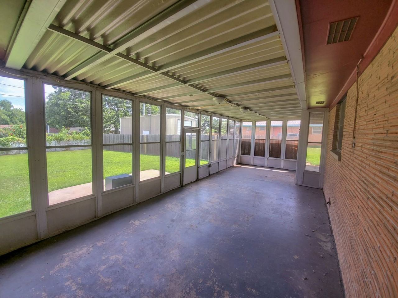 1310 East Independence Street - Photo 5 of 41