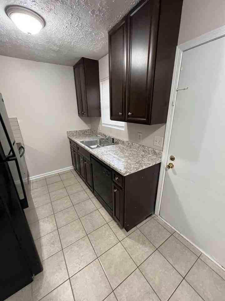 92 North Alexander Street Northeast #6 - Photo 4 of 14