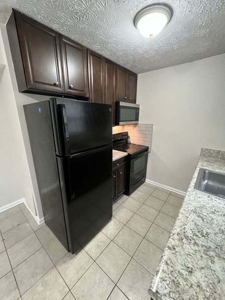 92 North Alexander Street Northeast #6 - Photo 5 of 14