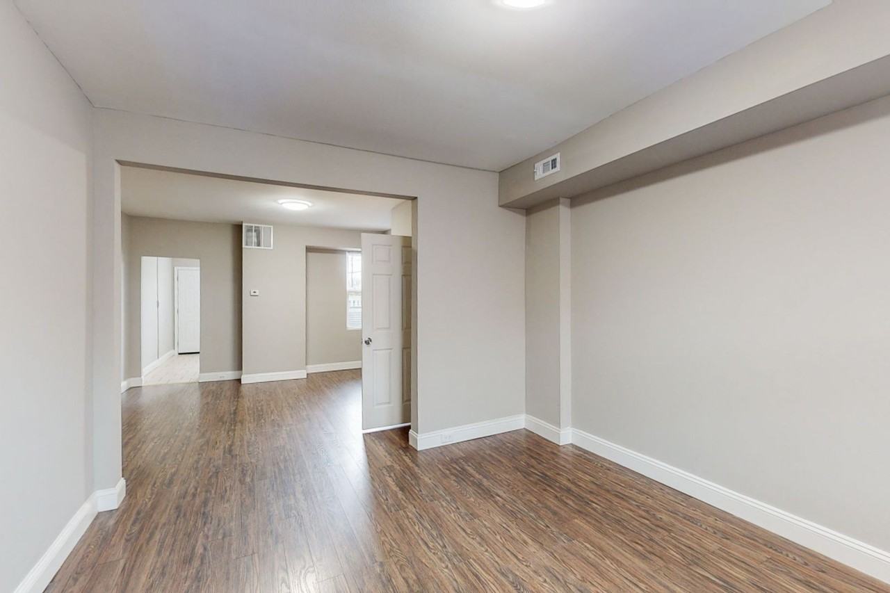2867 Mayfield Ave - Photo 4 of 23