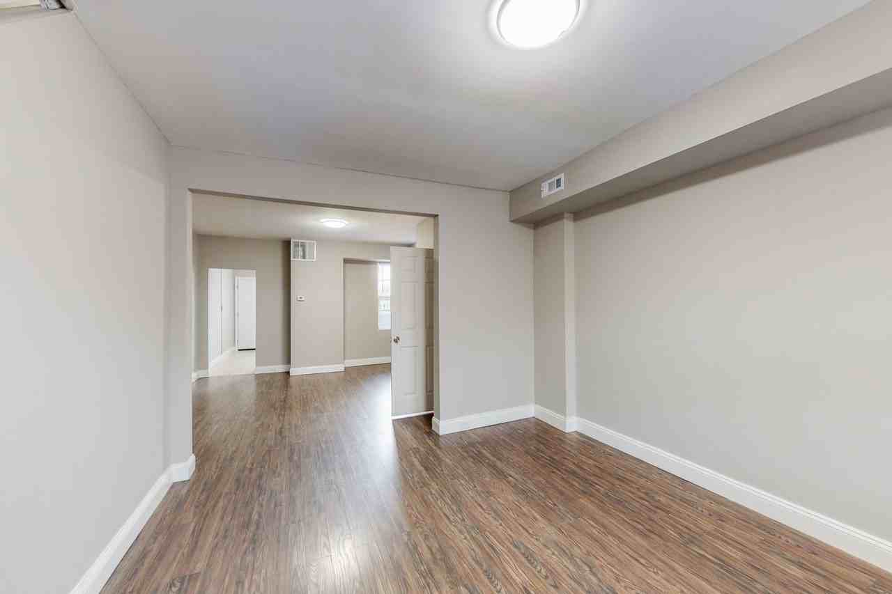 2867 Mayfield Ave - Photo 6 of 23