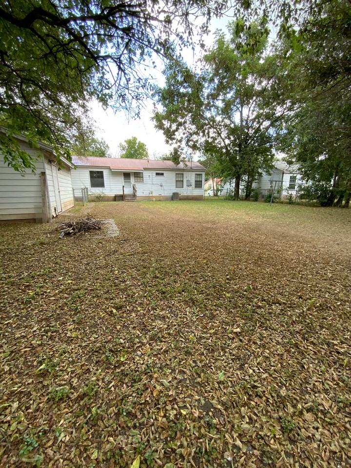 1303 Alexander St - Photo 2 of 6