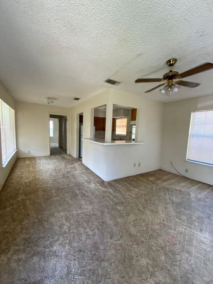 1303 Alexander St - Photo 3 of 6