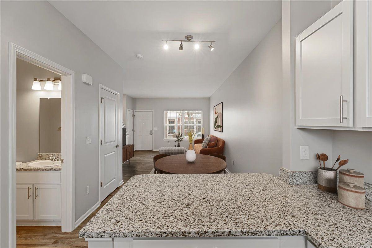 Midtown Pointe Apartments - Photo 5 of 47