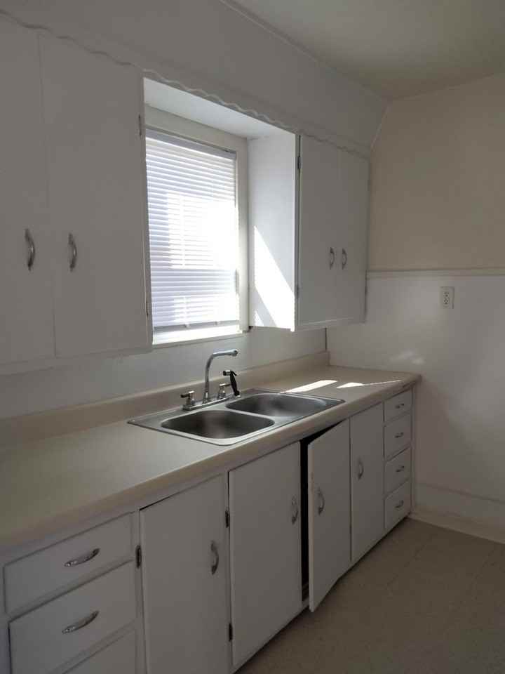 111 N Boulder Ave - Photo 5 of 12