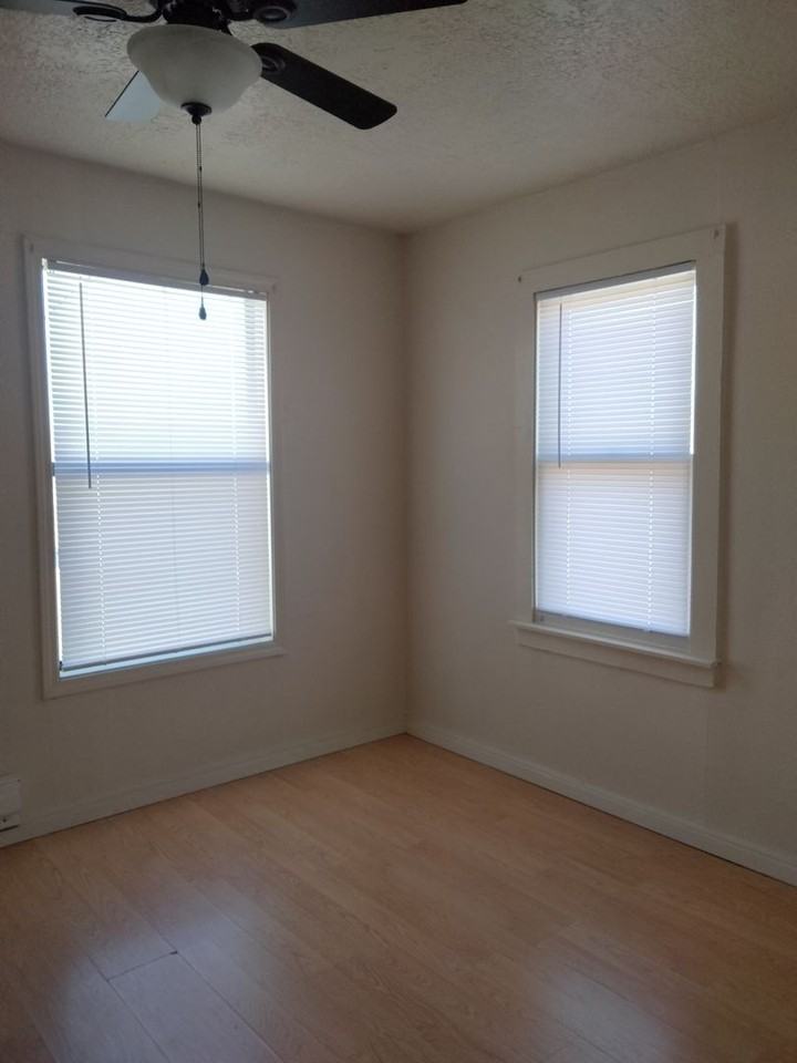 111 N Boulder Ave - Photo 7 of 12