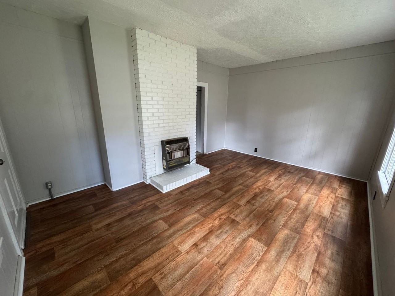 214 Avenue C Se - Photo 2 of 9