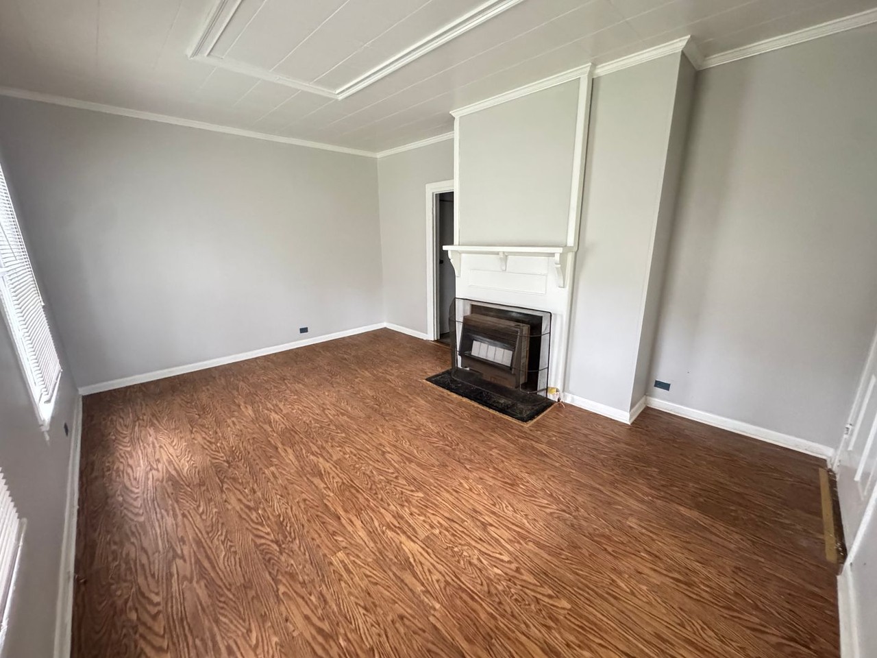 216 Avenue C Se - Photo 2 of 8