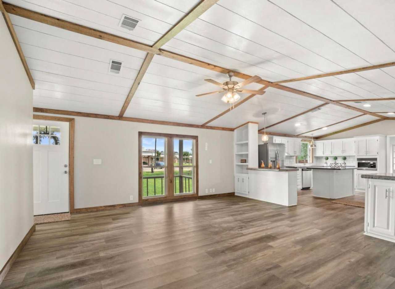 4747 Port Arthur Ave - Photo 2 of 23