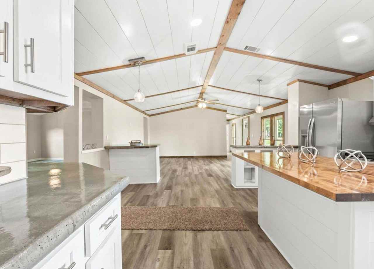 4747 Port Arthur Ave - Photo 4 of 23