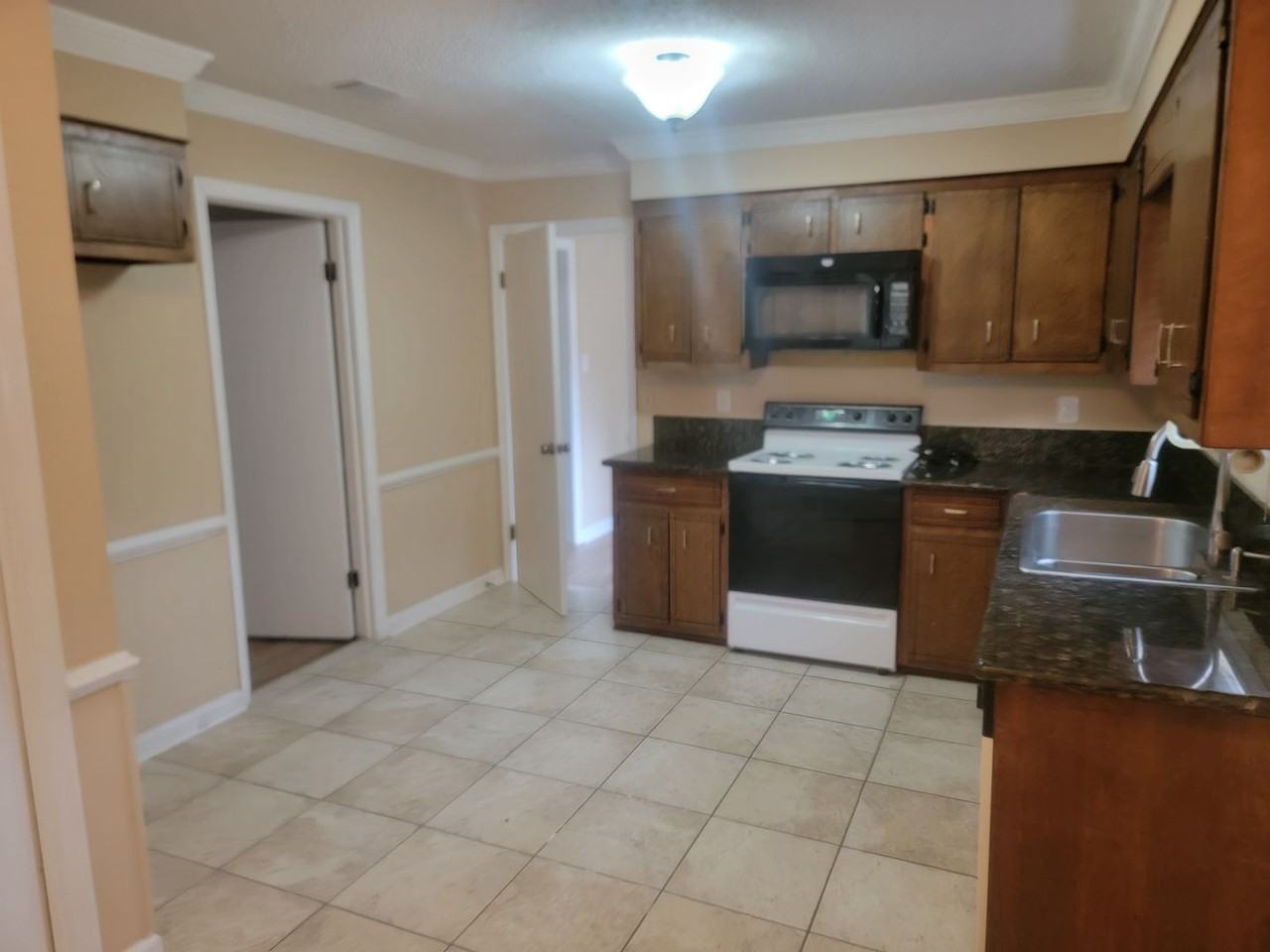 117 Glenora Ct - Photo 3 of 27