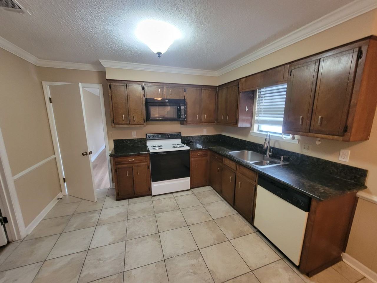 117 Glenora Ct - Photo 4 of 27