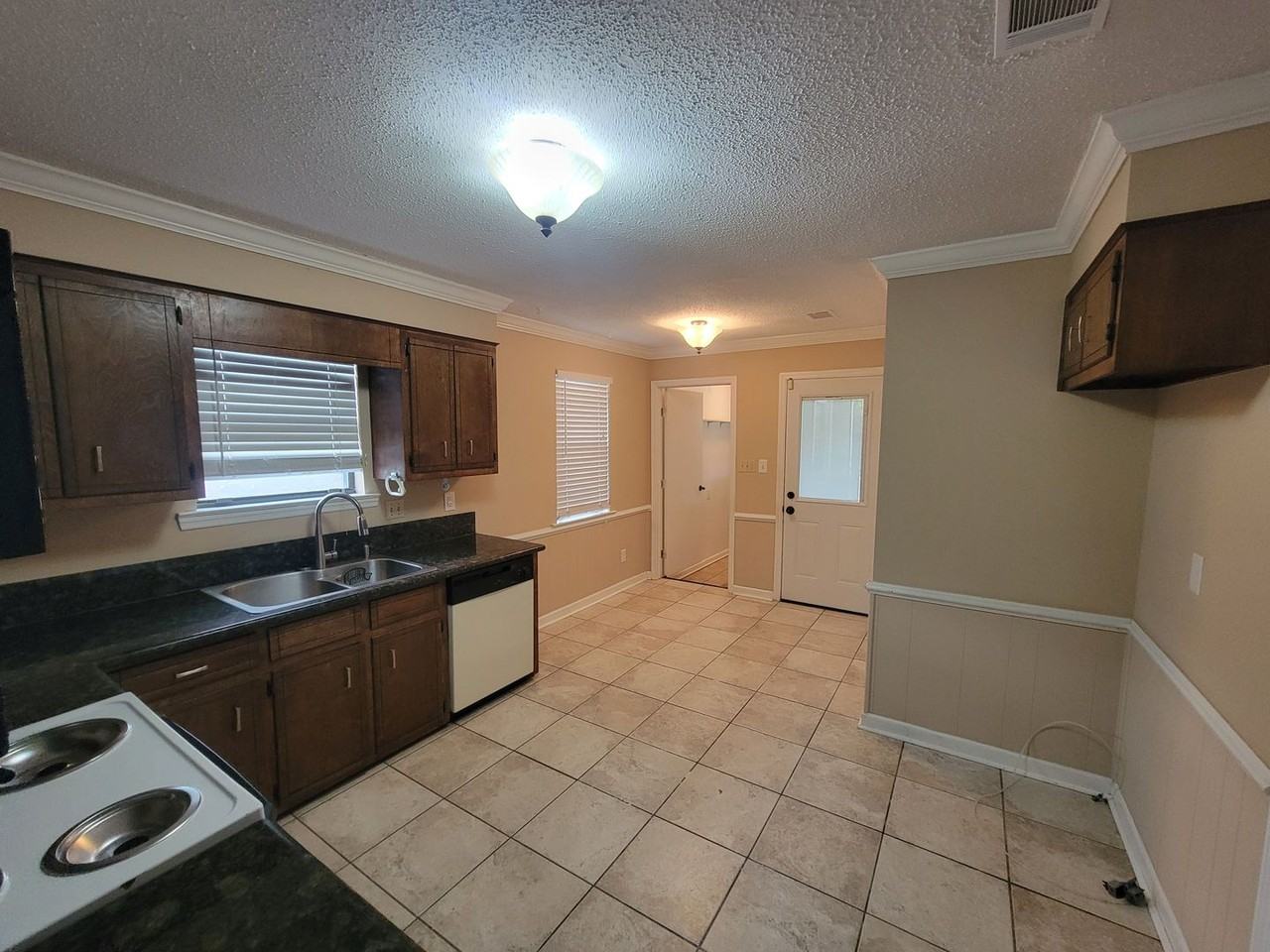 117 Glenora Ct - Photo 5 of 27